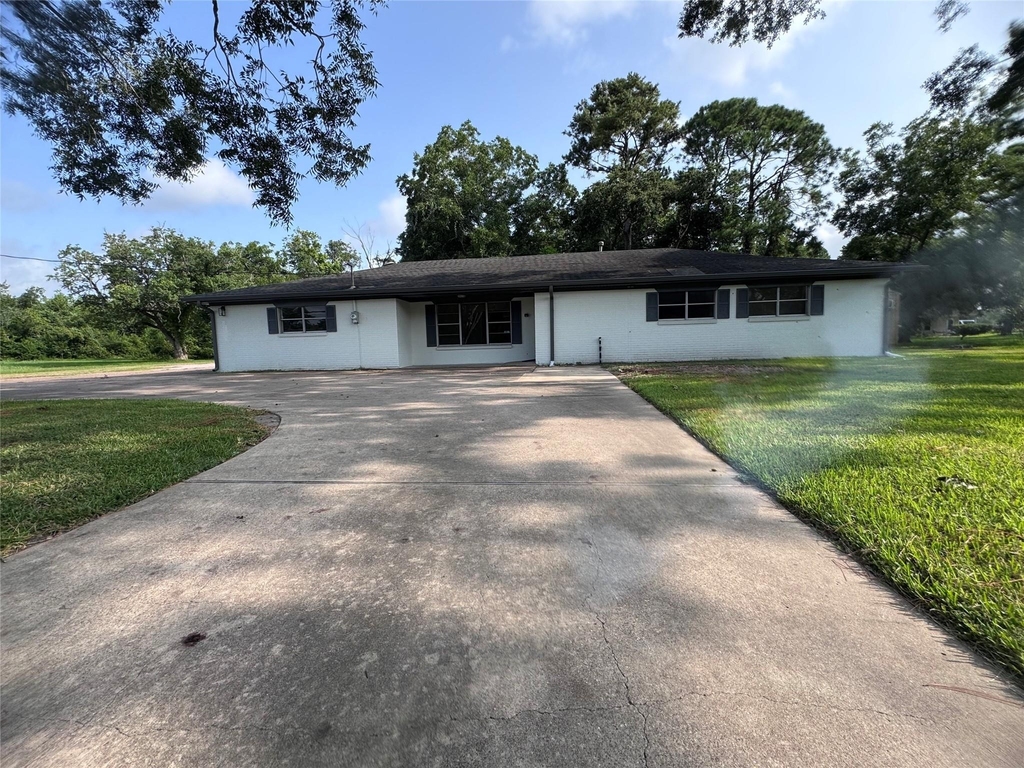 319 E South Street - Photo 0