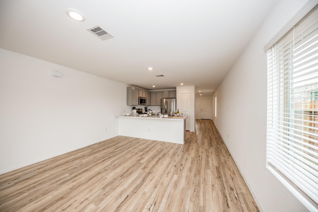 140 Austin Street - Photo 9
