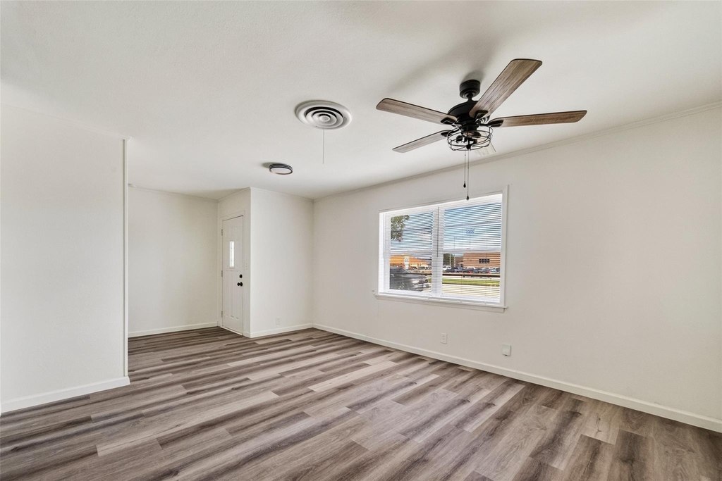 1308 W Dumble Street - Photo 4