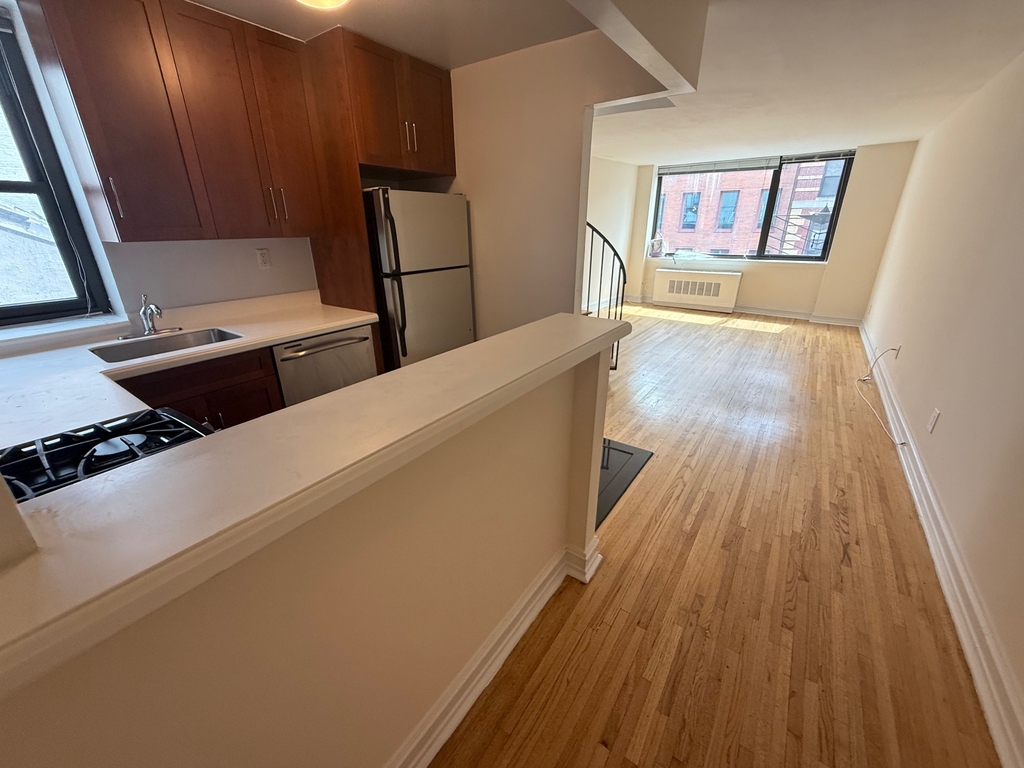 365 West 52nd Street - Photo 1
