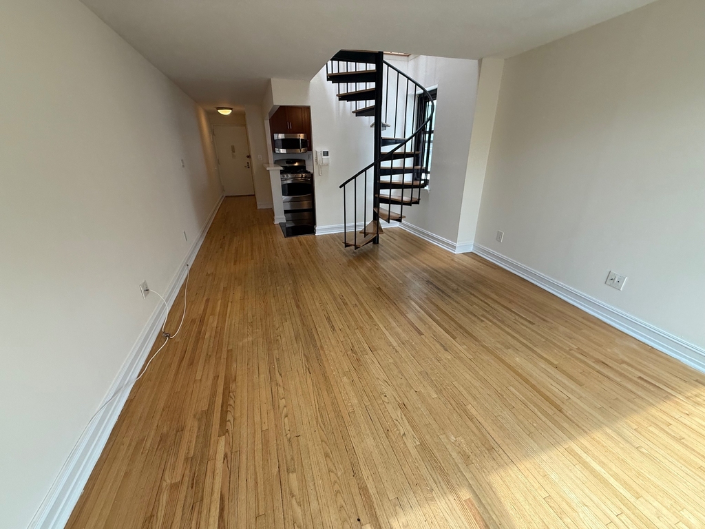 365 West 52nd Street - Photo 3