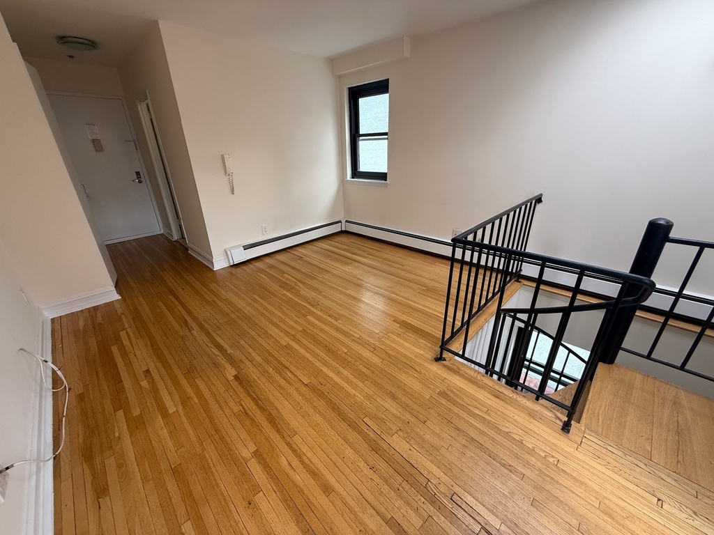 365 West 52nd Street - Photo 4