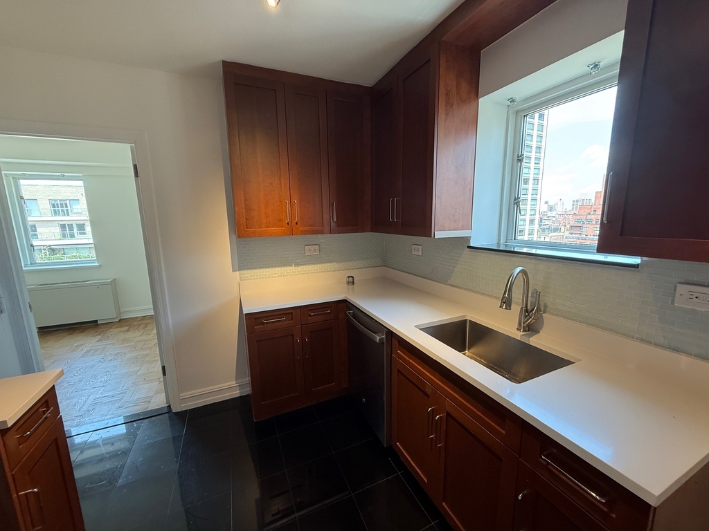 200 East 71st Street - Photo 16