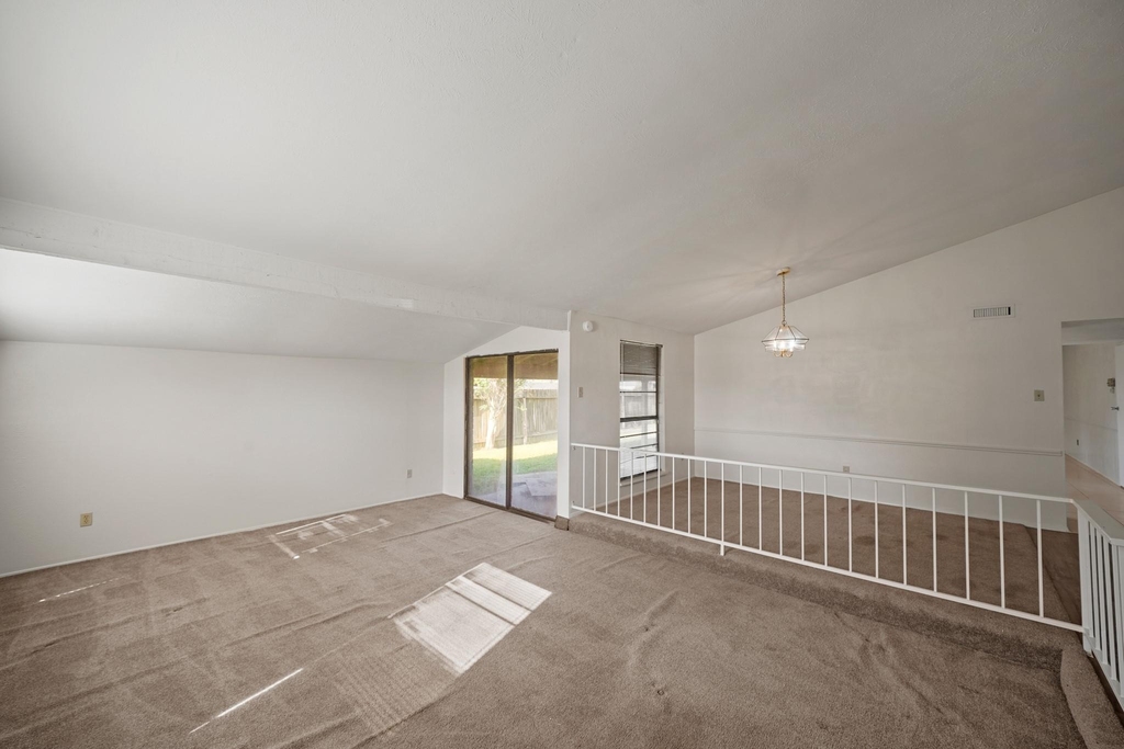 15822 Danford Drive - Photo 8