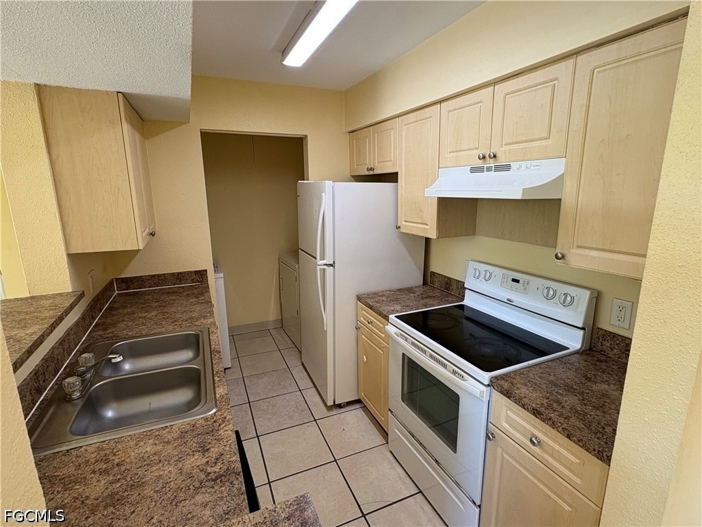 2905 Winkler Avenue - Photo 0