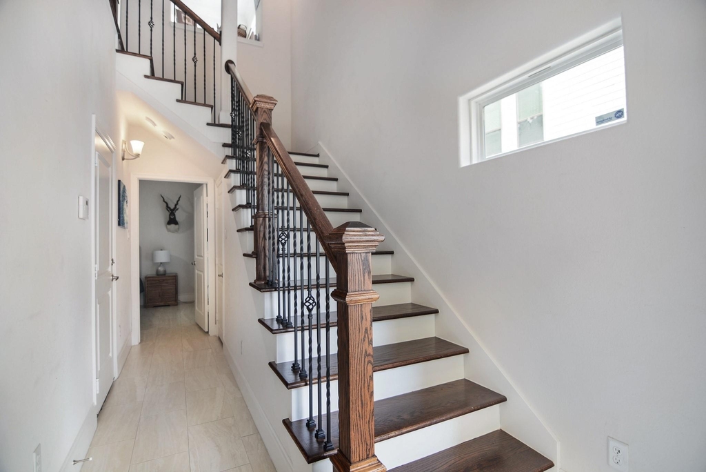 964 W 24th Street - Photo 1