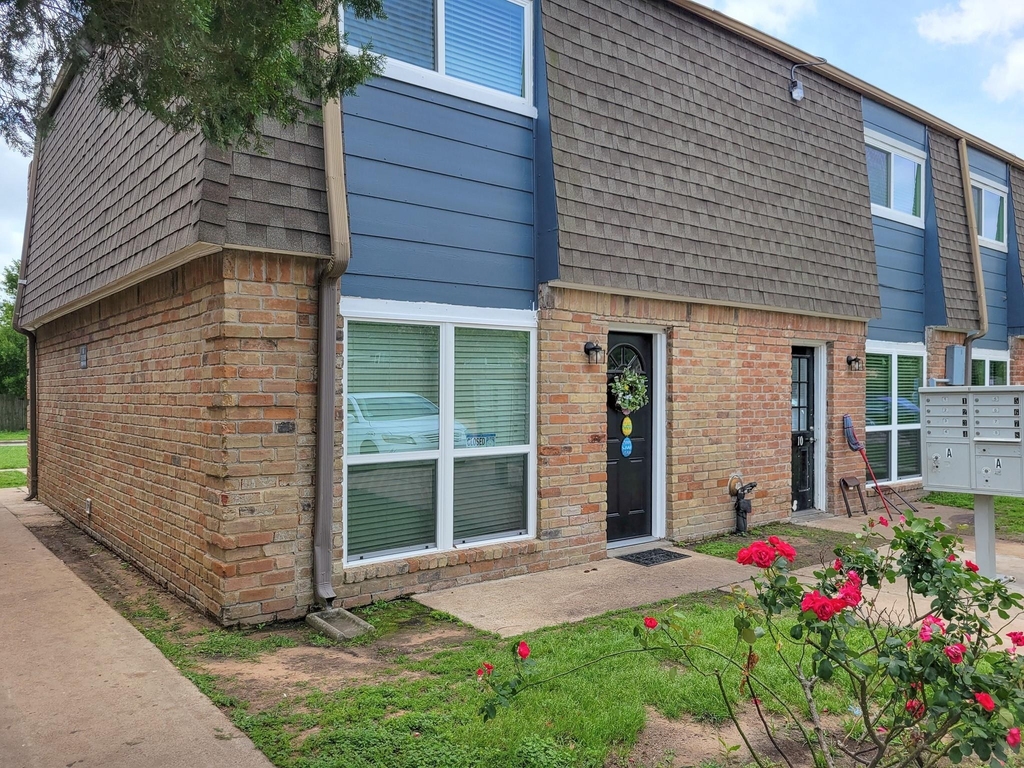 101 Brookside Lane - Photo 0