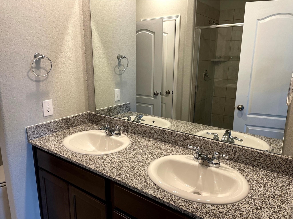 25530 Valverdant Court - Photo 8