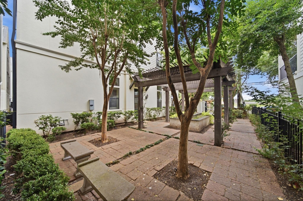 3219 Maxroy Street - Photo 27