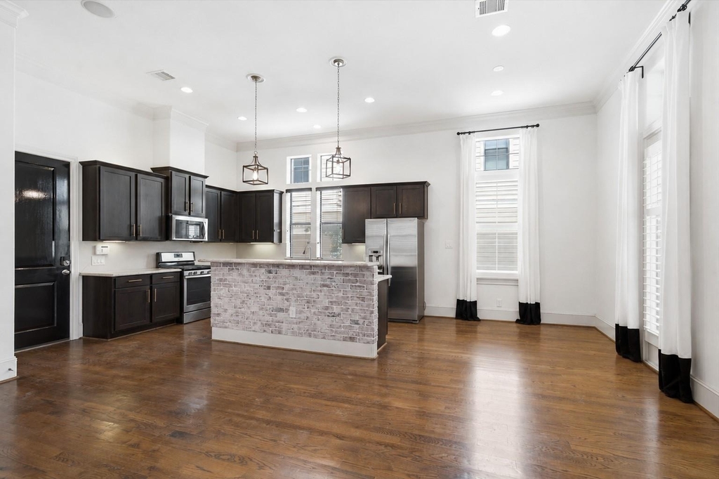 3219 Maxroy Street - Photo 9