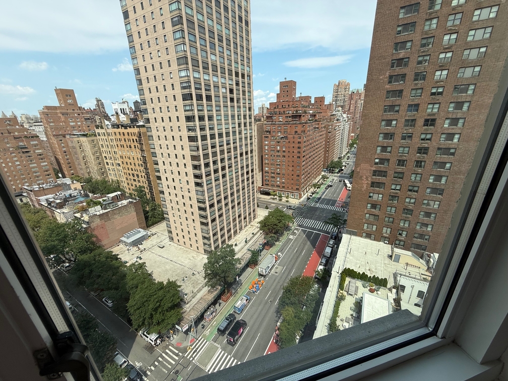 200 East 71st Street - Photo 5