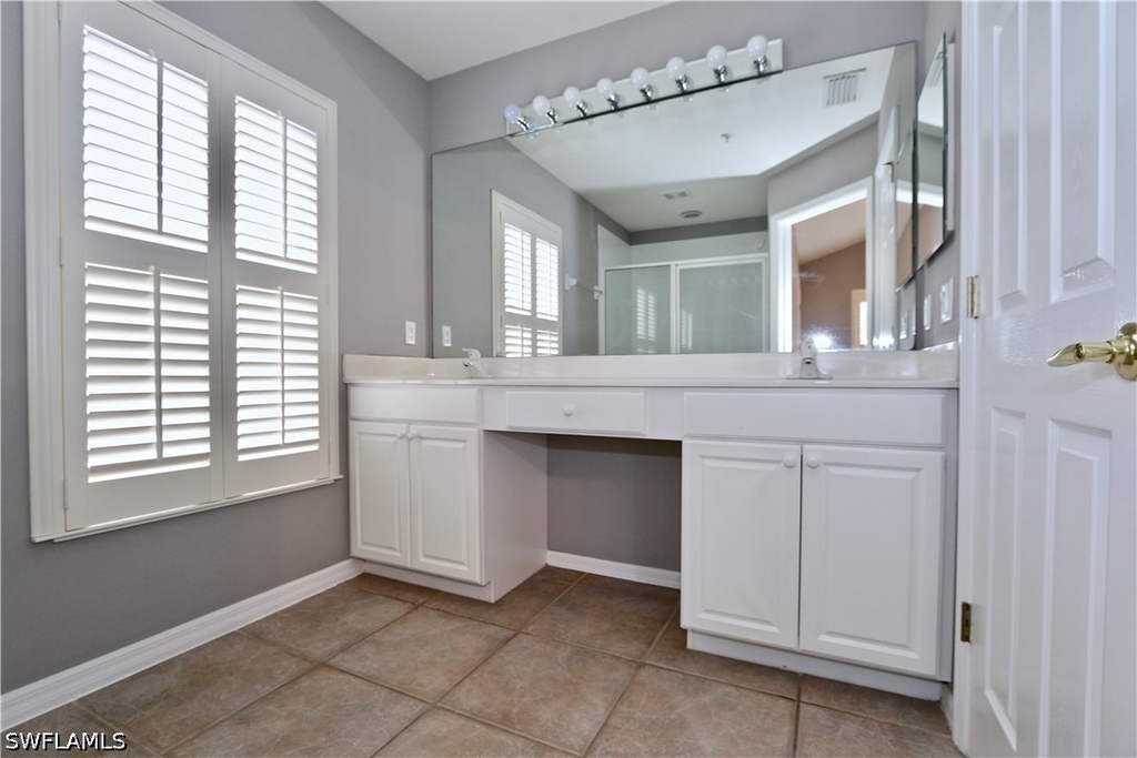 1055 Albany Court - Photo 11