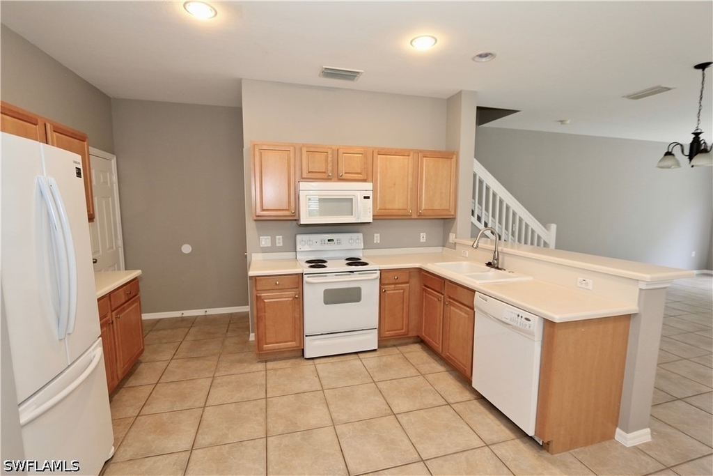 1055 Albany Court - Photo 2