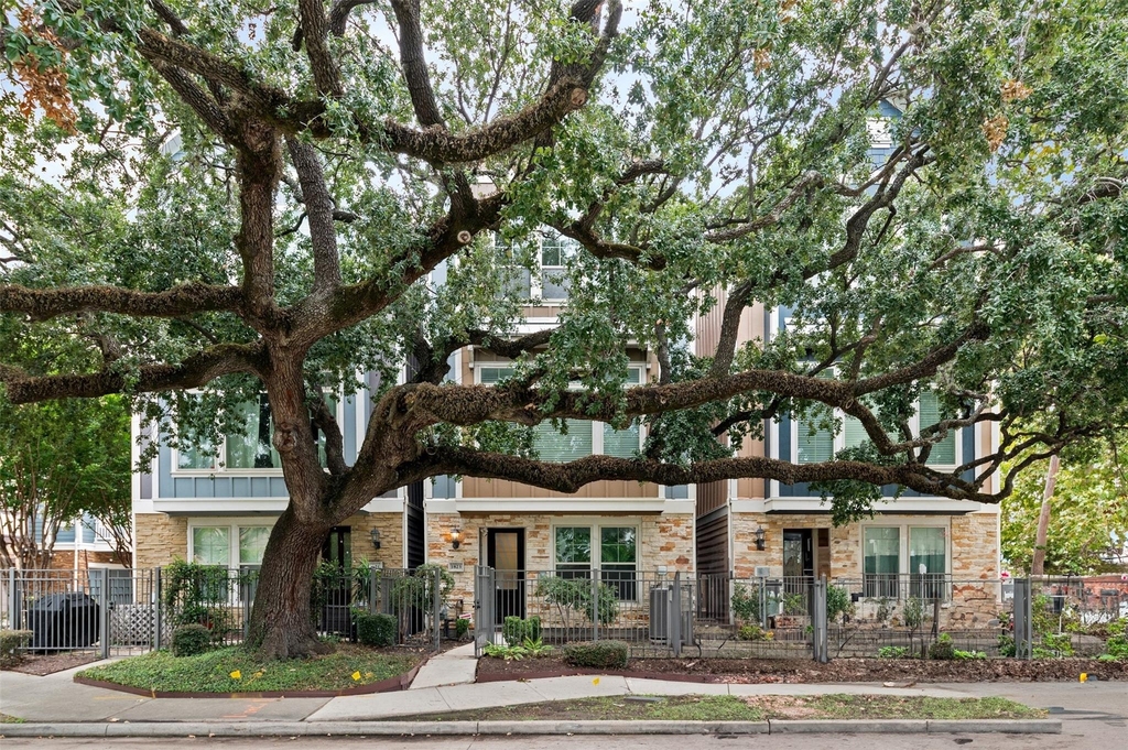 1823 Drew Street - Photo 0