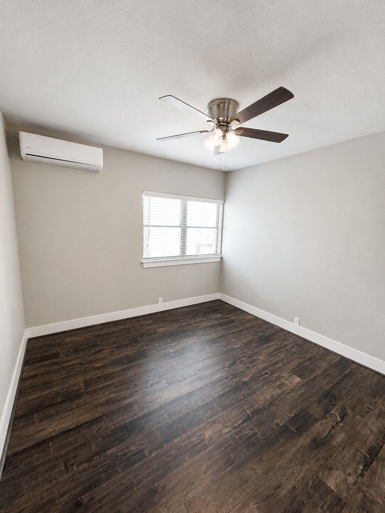 1624 Sealy - Photo 5