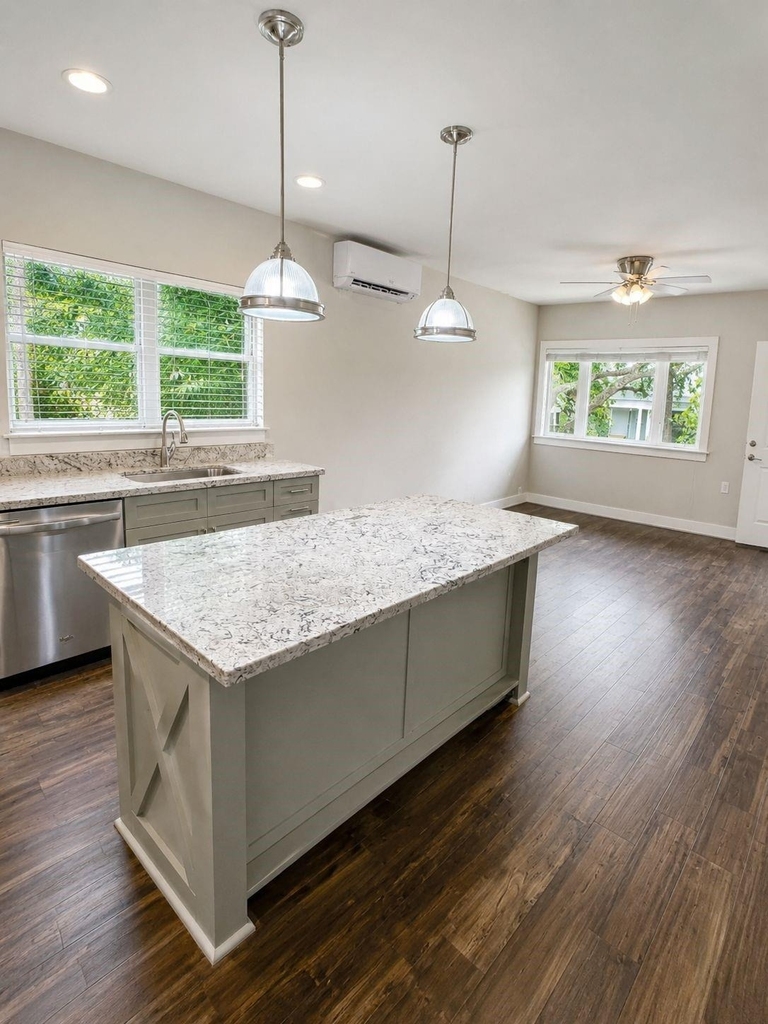 1624 Sealy - Photo 3