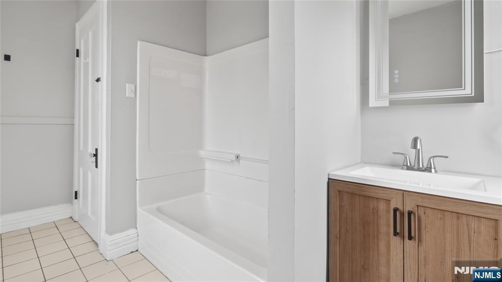 385 Stephens - Photo 2