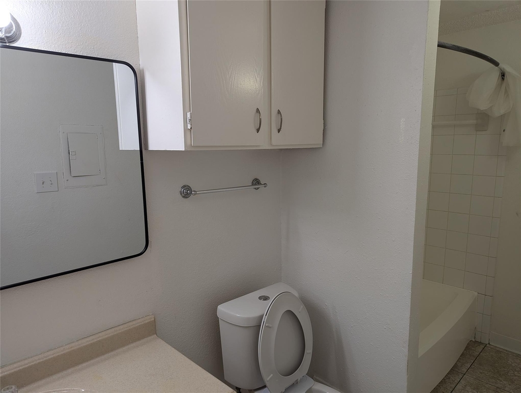 10855 Meadowglen Lane - Photo 4
