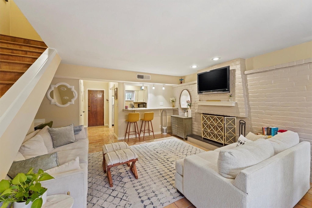 1953 Stoney Brook Drive - Photo 10