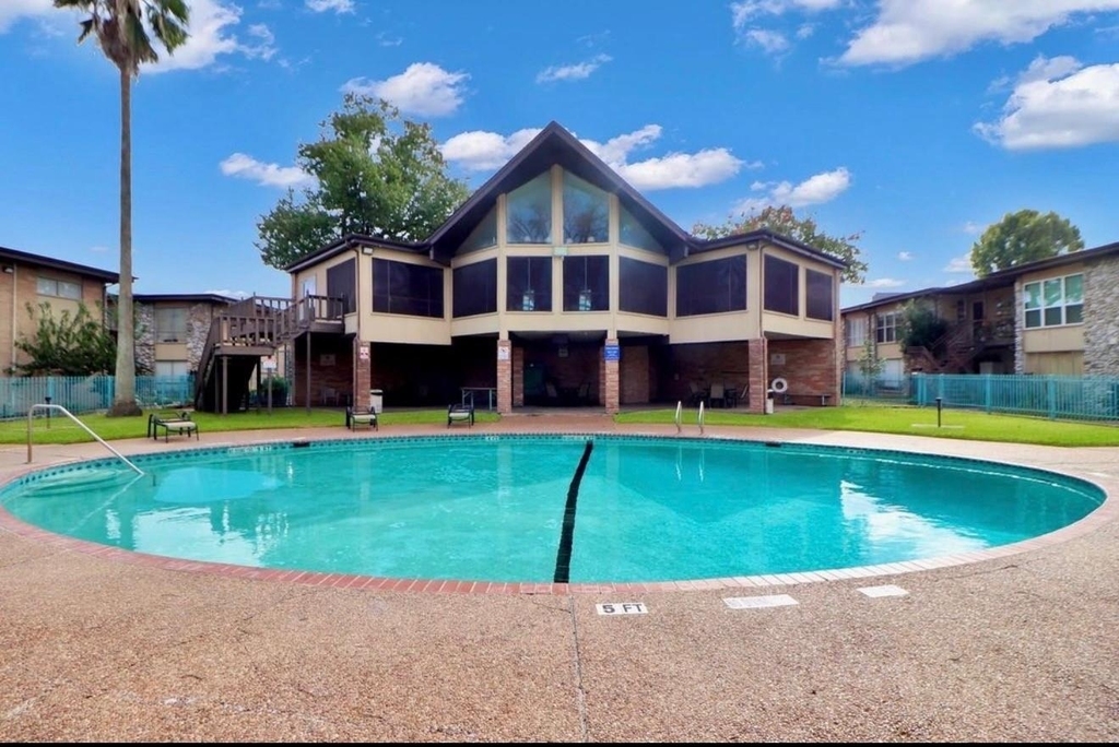 7047 Bissonnet Street - Photo 0