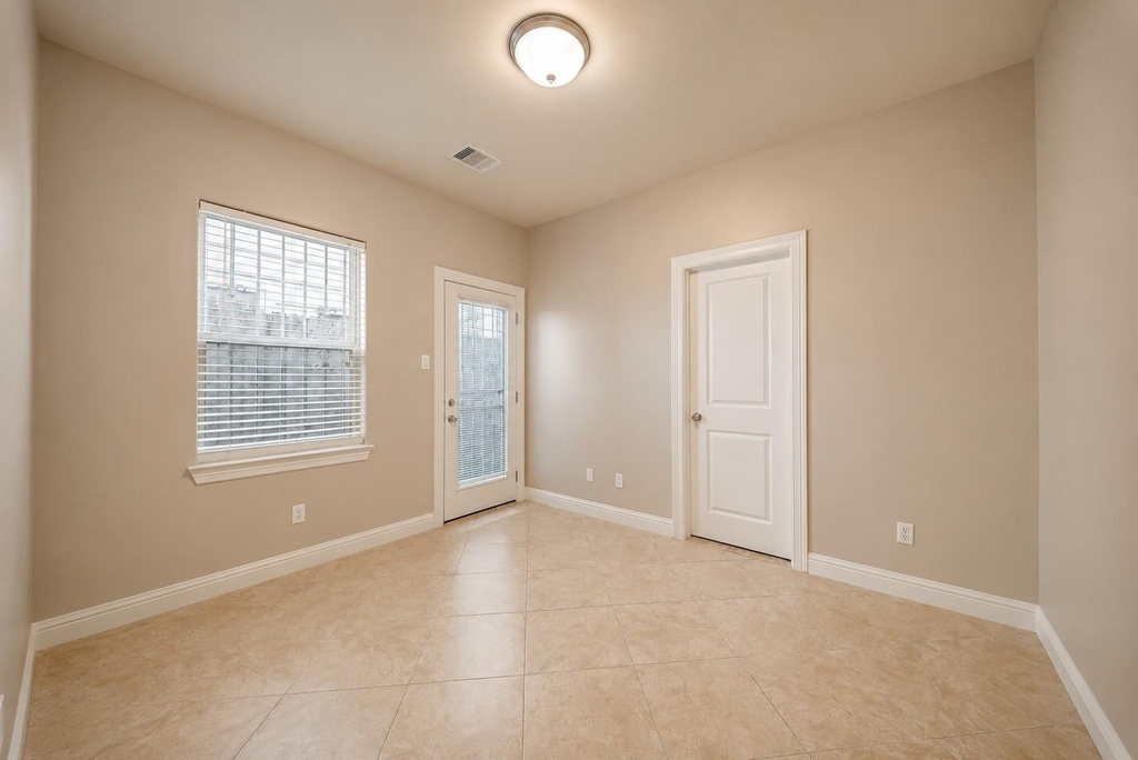 1616 Live Oak Street - Photo 4