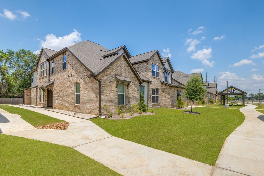 221 Park Place Circle - Photo 1