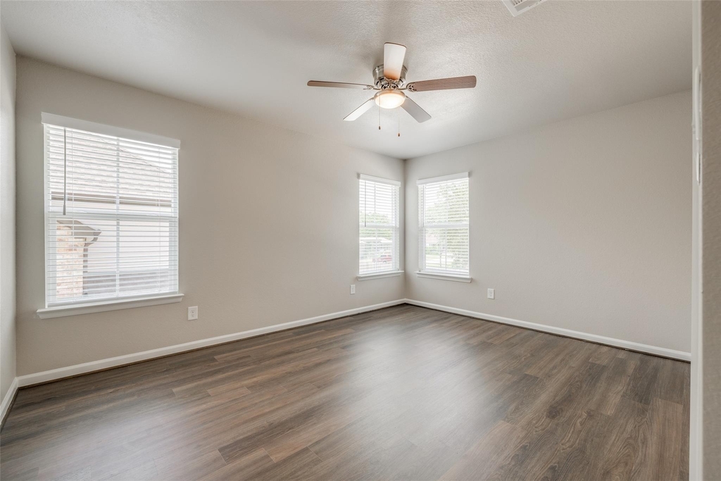 221 Park Place Circle - Photo 15