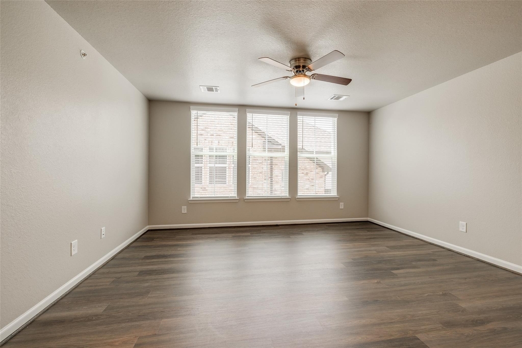 221 Park Place Circle - Photo 5