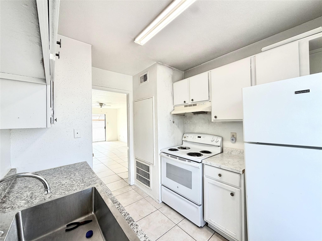 8323 Wilcrest Drive - Photo 5
