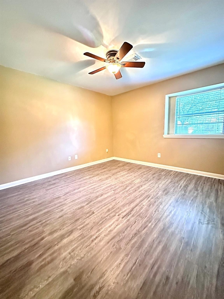5830 Effingham Drive - Photo 11