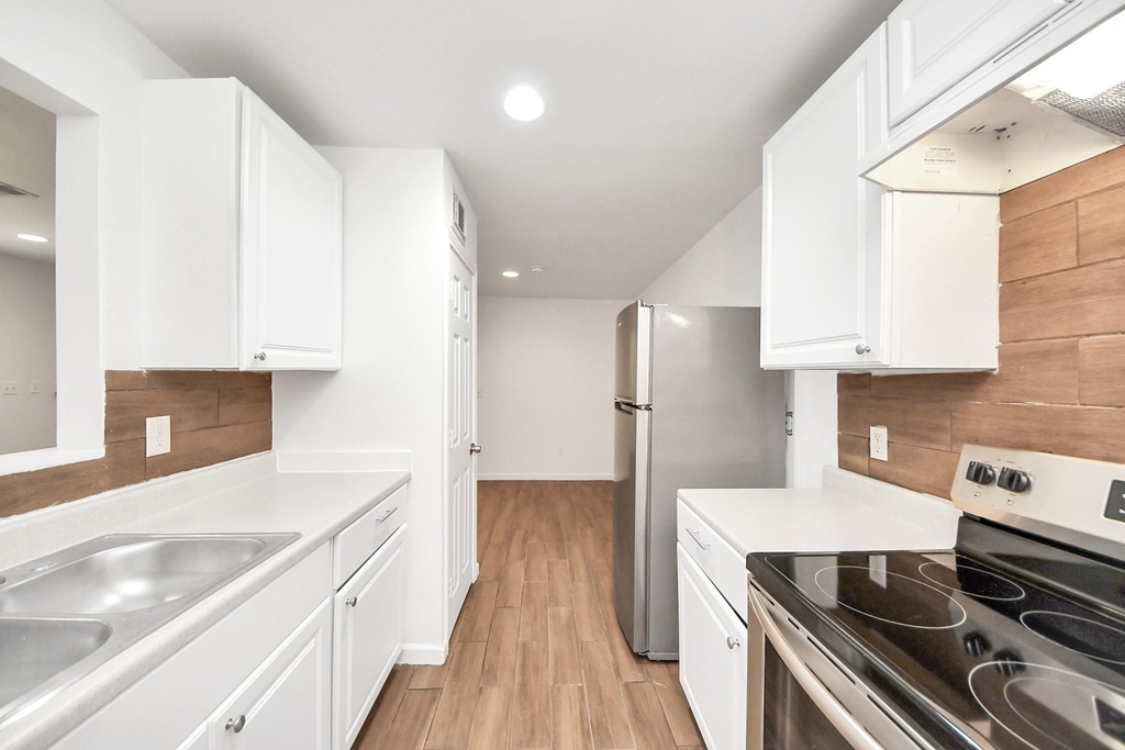 12068 Beechnut Street - Photo 16