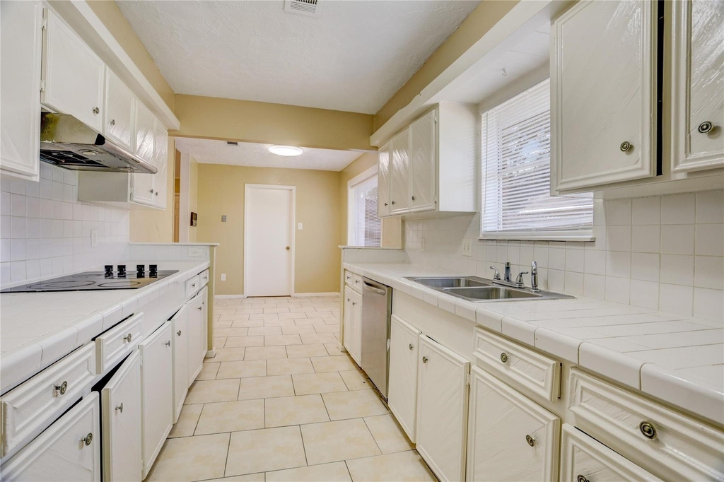 15118 Steeplechase Road - Photo 13