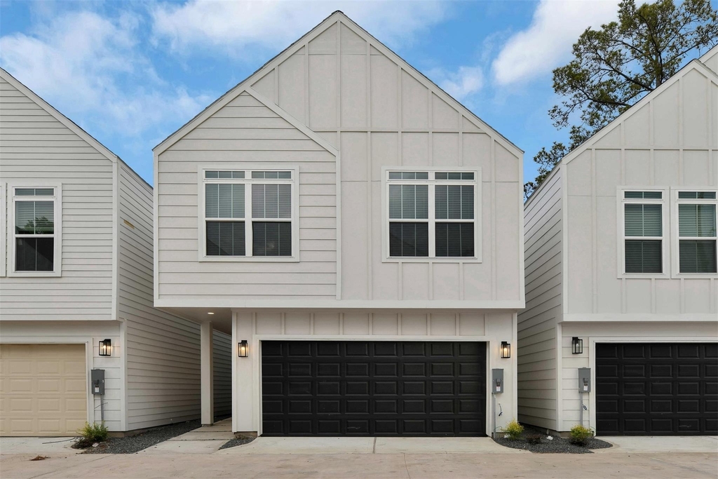 5721 White Magnolia Street - Photo 0