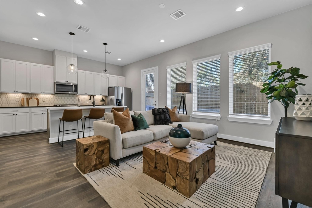 5721 White Magnolia Street - Photo 4