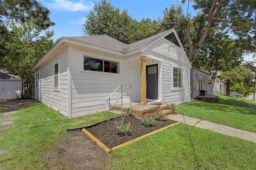 632 University Avenue - Photo 1