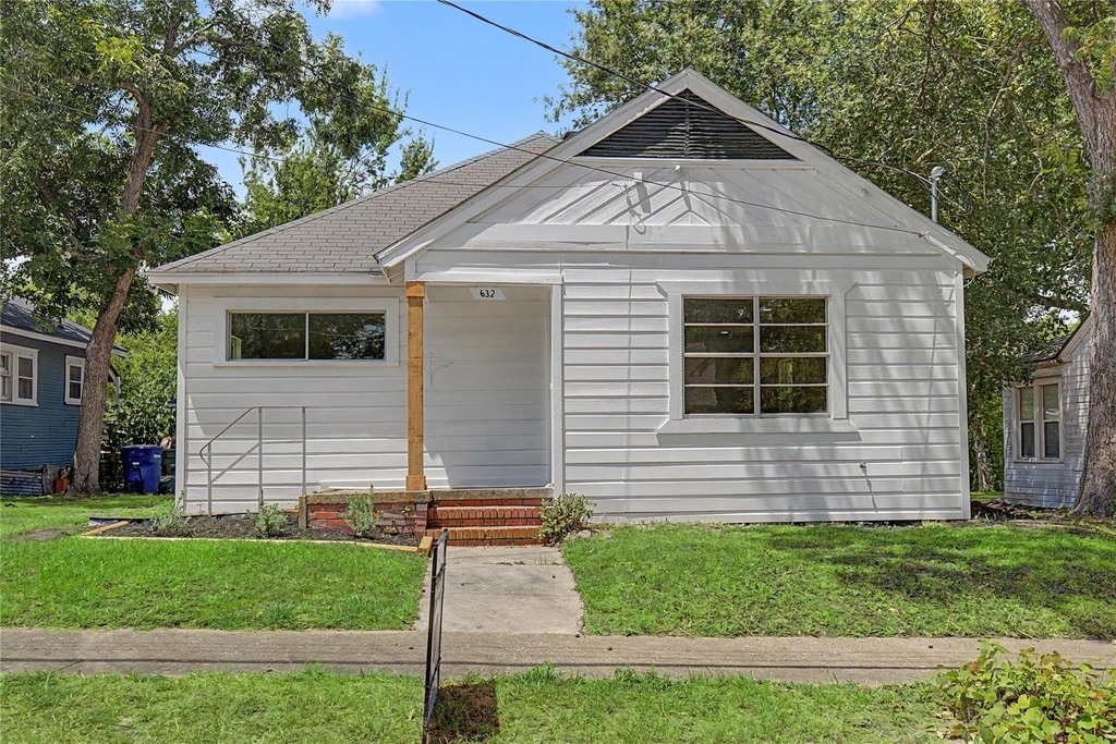632 University Avenue - Photo 0