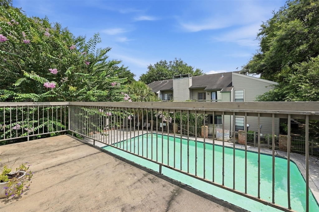 9707 Richmond Street - Photo 11