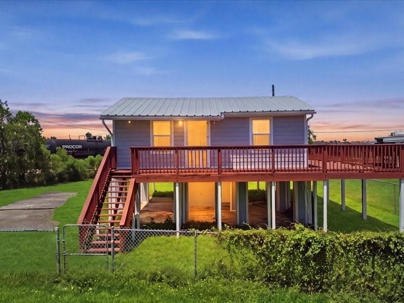 4416 Thompson Street - Photo 0