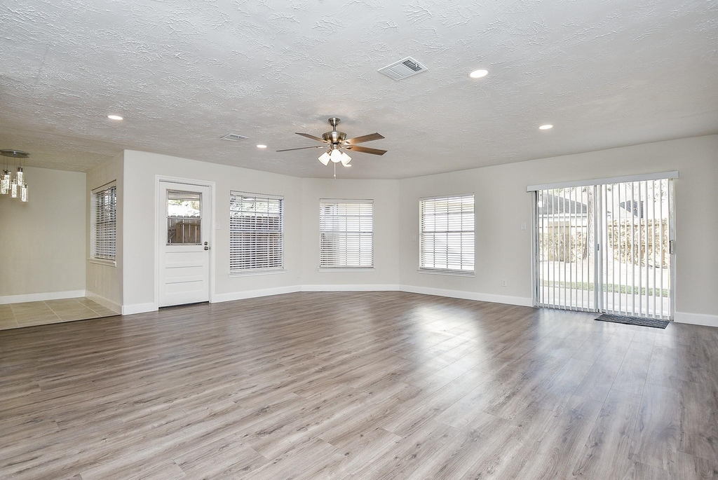 8134 Ivan Reid Drive - Photo 17