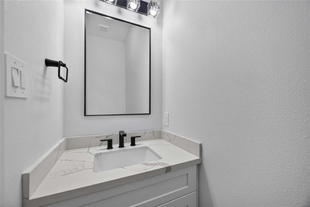 8215 Gladstone Street - Photo 12
