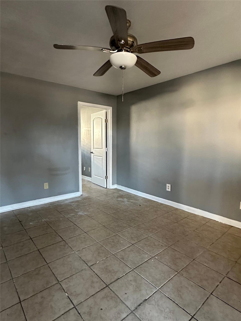 516 Holiday Drive - Photo 4