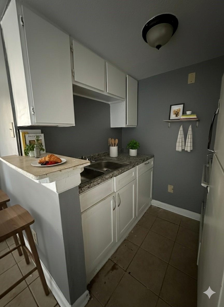 516 Holiday Drive - Photo 1