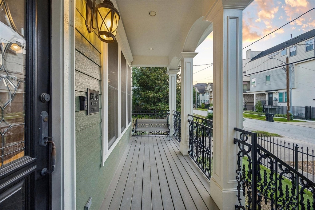 1332 W 21st Street - Photo 2