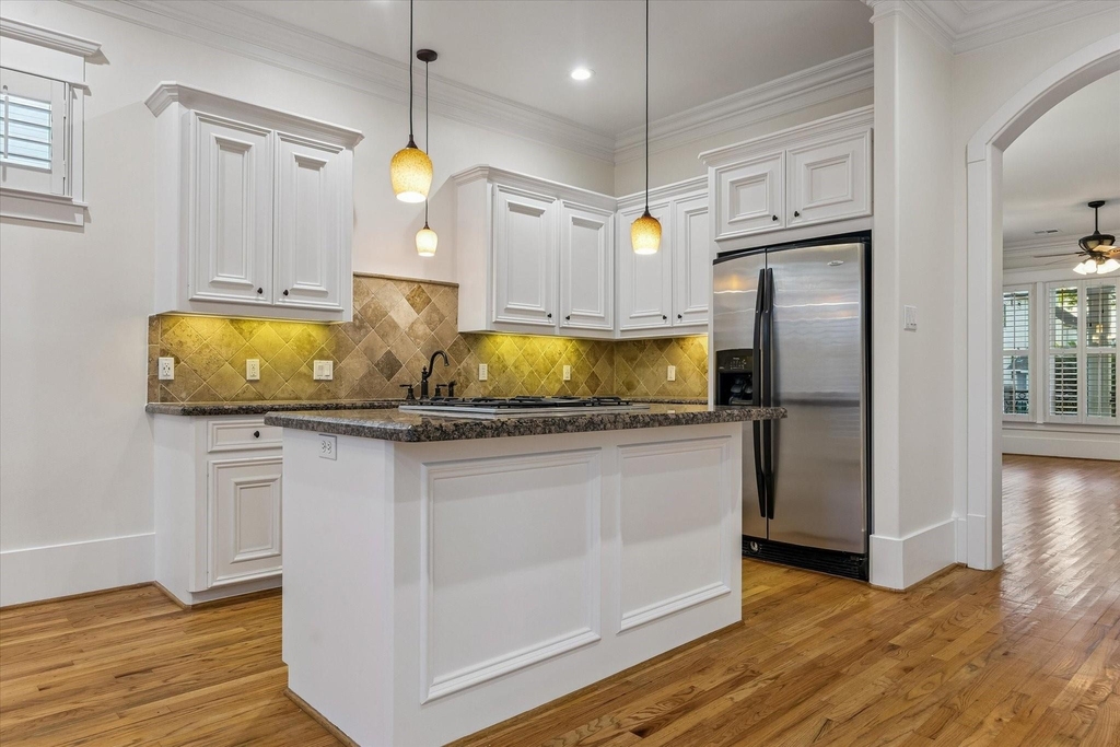 1332 W 21st Street - Photo 15