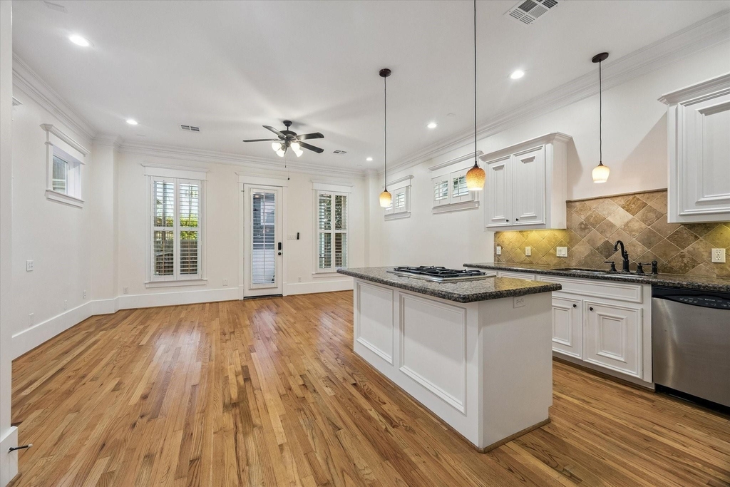 1332 W 21st Street - Photo 12