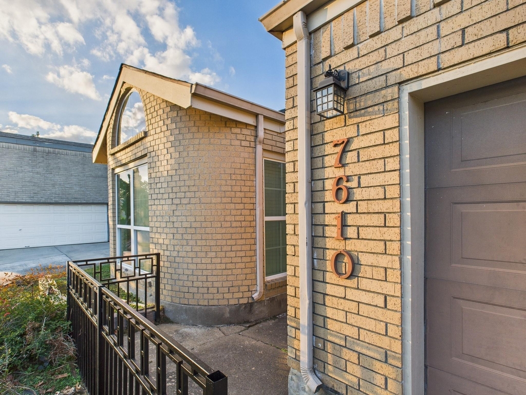 7610 Hopewell Lane - Photo 0