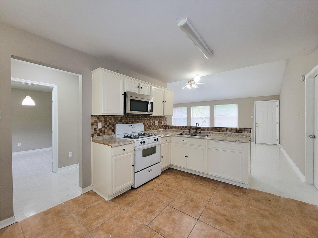 5322 Rivergate Drive - Photo 9