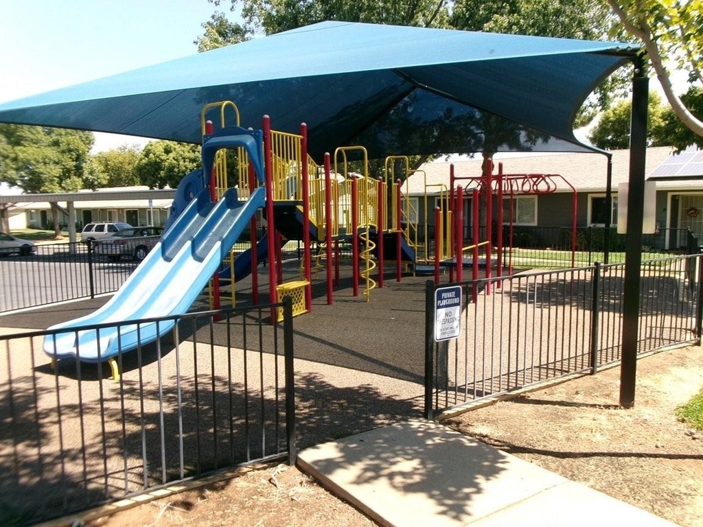1526 Spruce Street - Photo 3