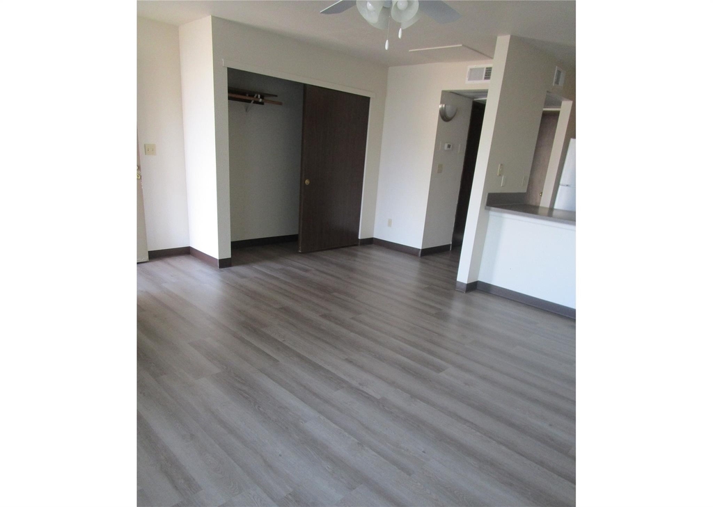 1526 Spruce Street - Photo 5