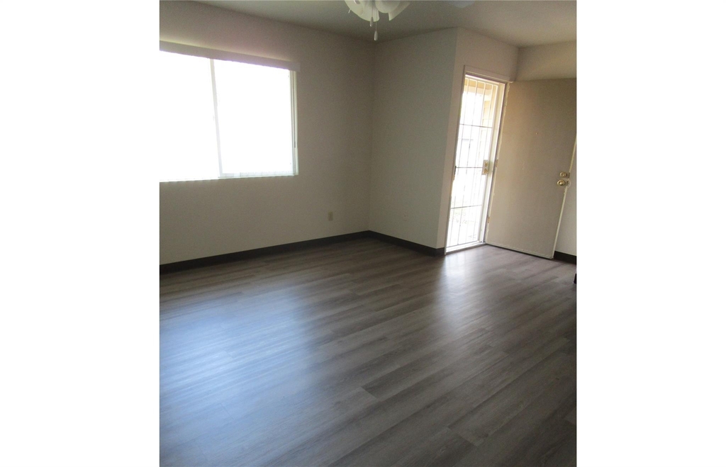 1526 Spruce Street - Photo 4